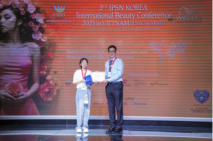 Phạm Ngọc Phương Thảo xuất sắc giành được bằng khen duy nhất được trao trong hạng mục Trang điểm.