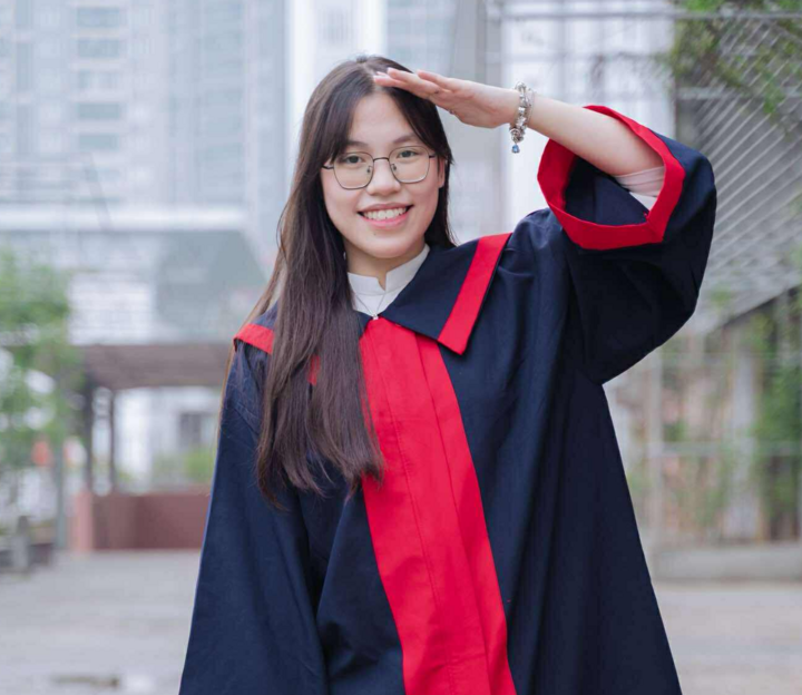 Trước khi trở thành người dẫn đầu khối chuyên Lý toàn Hà Nội, Đỗ Bảo Trang từng giữ vị trí á khoa tại trường THPT chuyên Tự nhiên và Sư phạm Hà Nội. (Ảnh: NVCC)