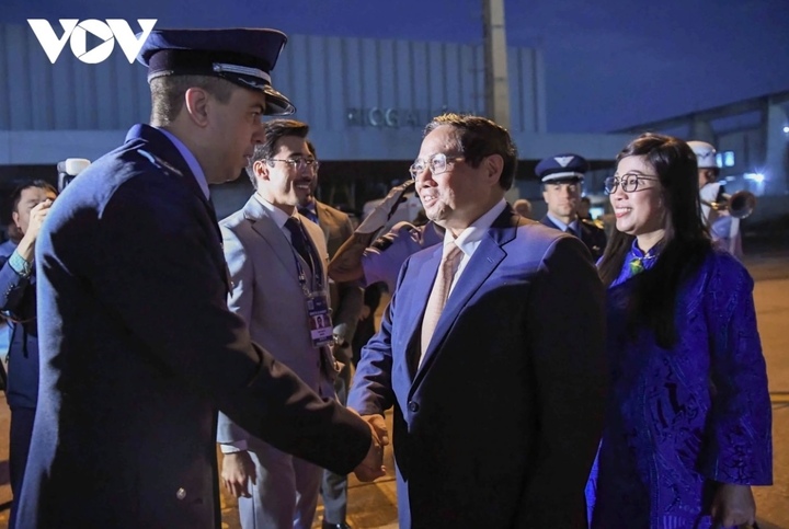 Thủ tướng Phạm Minh Chính cùng Phu nhân tại sân bay Galeao.