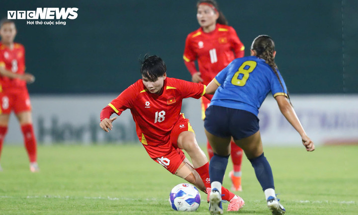 Đội tuyển nữ Việt Nam hoàn toàn vượt trội đối thủ. (Ảnh: Kim Chi)