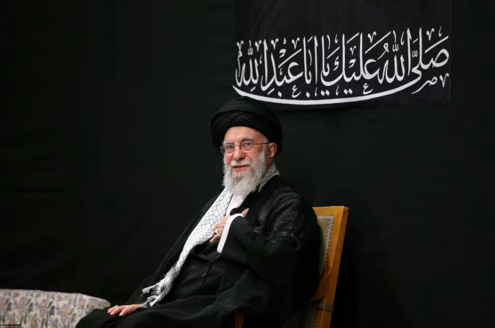 Lãnh tụ tối cao Iran Ali Khamenei tham dự buổi lễ đánh dấu Ashura, ngày linh thiêng nhất trong lịch Hồi giáo Shi'ite, tại Tehran, Iran. (Ảnh: Reuters)