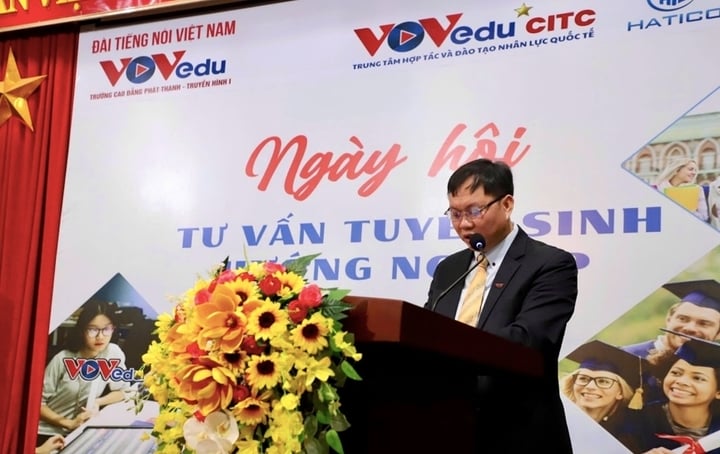 TS Nguyễn Văn Hùng cam kết đồng hành cùng học sinh trong hành trình kiến tạo tương lai.