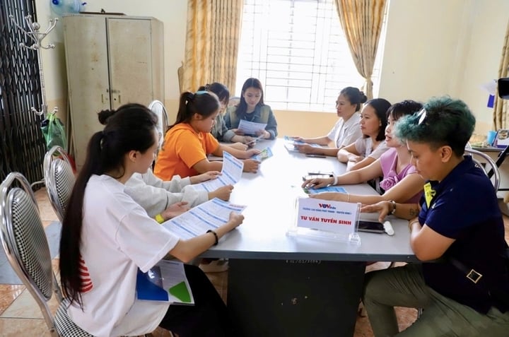Học sinh rất quan tâm đến các ngành nghề cao đẳng của VOVedu.