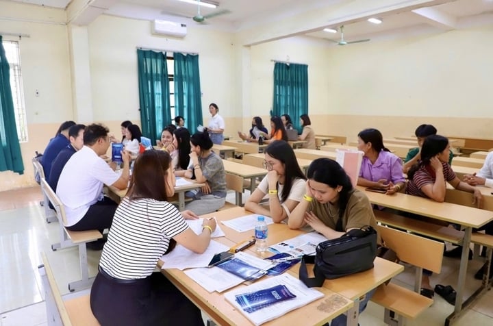 Chuyên gia tư vấn du học Hàn Quốc chia sẻ thông tin về chương trình học và cơ hội việc làm cho học sinh.