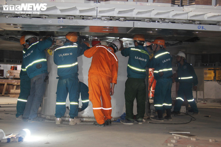 Hạ đặt thành công rotor 585 tấn tại dự án Thuỷ điện Hoà Bình mở rộng - 2