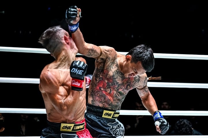 Cận cảnh cú ra đòn của Gingsanglek