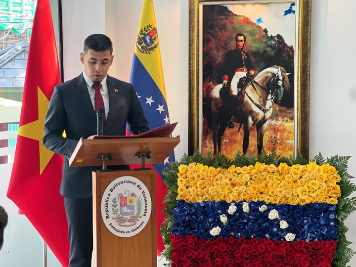 Ngài Đại sứ Juan Carlos Fernandes Juárez phát biểu khai mạc.