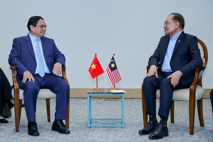 Thủ tướng Phạm Minh Chính gặp Thủ tướng Malaysia Anwar Ibrahim.