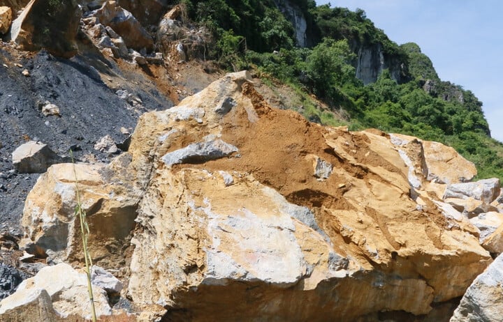 Cảnh tượng kinh hoàng ở Ninh Bình, nghìn khối đ...