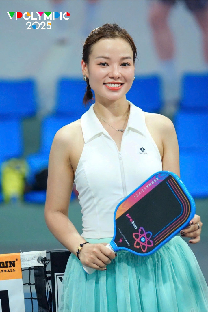 Một nữ banker khác cũng đến từ Pickleball gây ấn tượng vì nụ cười rạng rỡ.