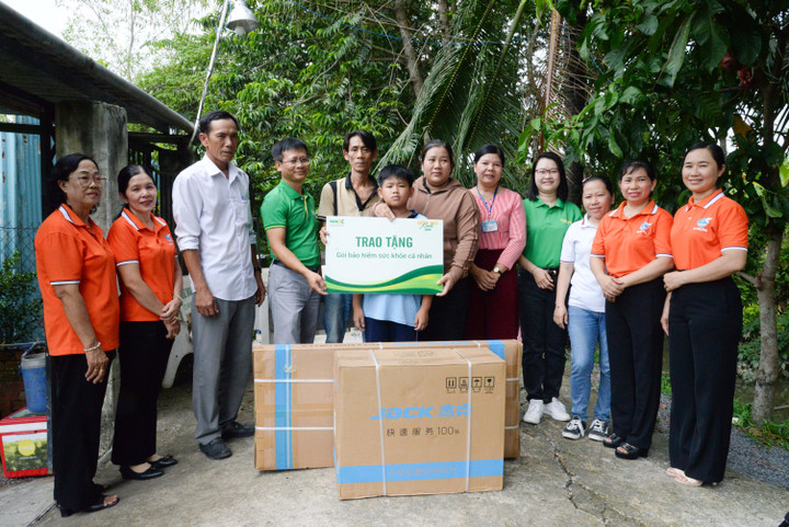 Chương trình Ước mơ xanh trao tặng mô hình sinh kế cho gia đình chị Lê Thị Hồng Nương - TP.HCM.