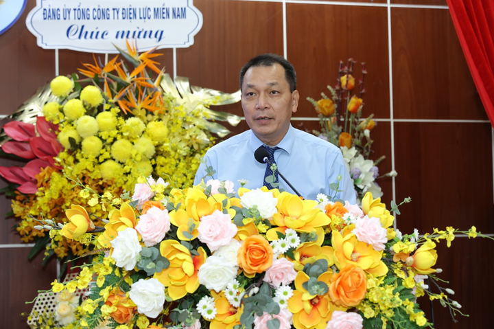 Bí thư Đảng uỷ, Chủ tịch HĐTV EVN Đặng Hoàng An ghi nhận, đánh giá cao và biểu dương những thành quả đạt được của EVNSPC trong công tác Đảng và hoạt động sản xuất kinh doanh 6 tháng đầu năm 2025.