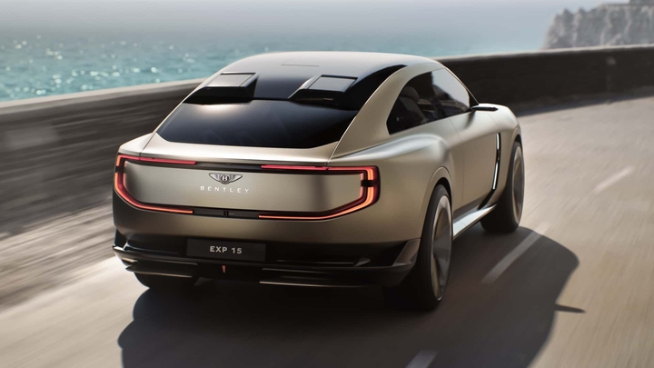 Phần đuôi mẫu xe Bentley EXP 15.