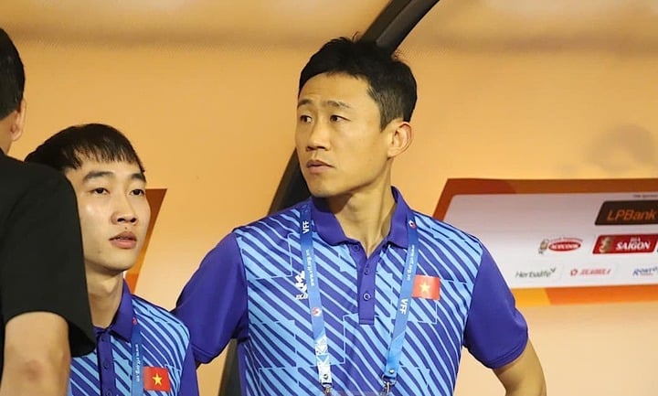 HLV Choi Won Kwon dẫn dắt Thanh Hóa.