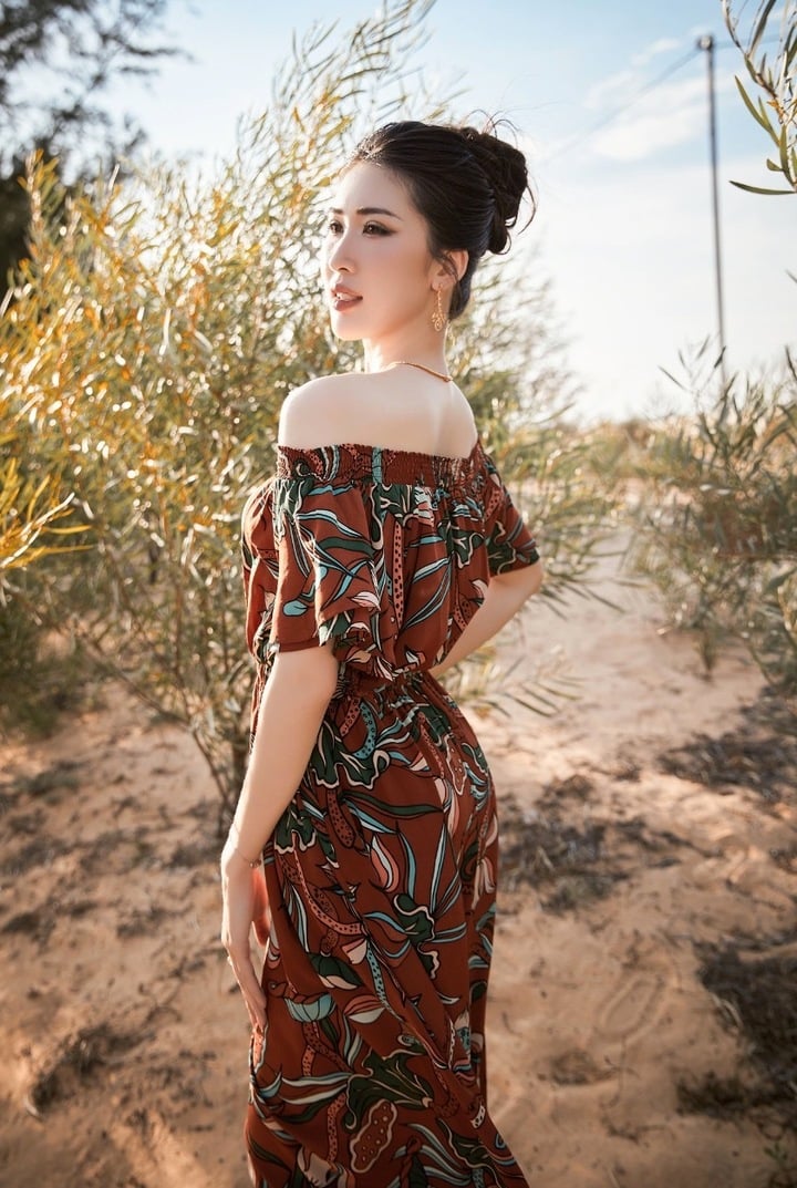 Á hậu 1 Linh Chi.