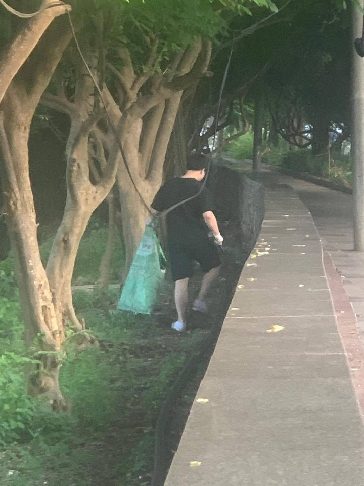 Dân mạng 'truy lùng' chàng trai trẻ âm thầm dọn rác ở Vũng Tàu, TP.HCM - 2