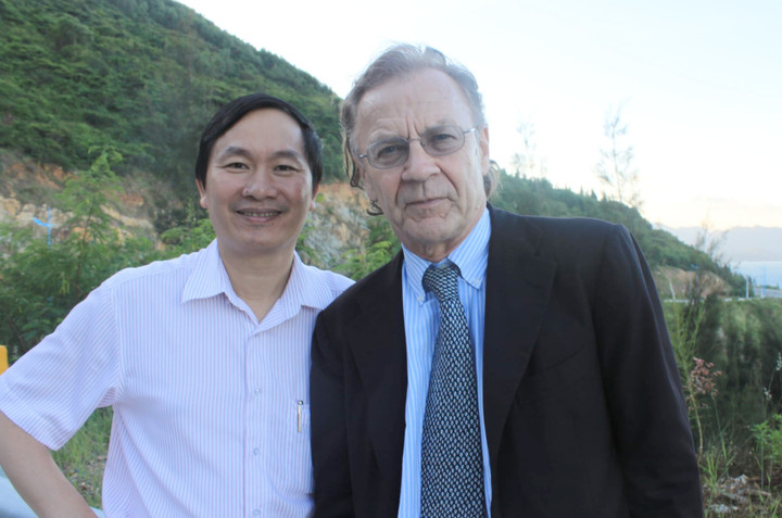 Giáo sư Thomas E. Patterson (bên phải) và ông Nguyễn Anh Tuấn - Giám đốc điều hành và Đồng Chủ tịch BGF.