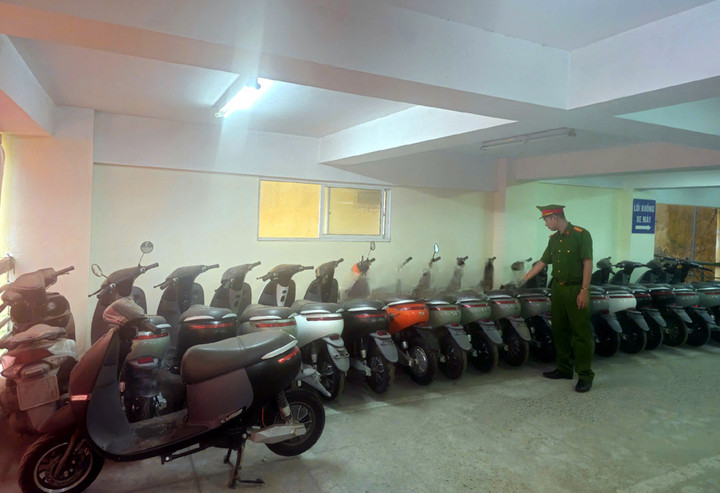 Lượng chức năng kiểm tra đường dây sản xuất xe máy điện giả. (Ảnh: Đ.T.)