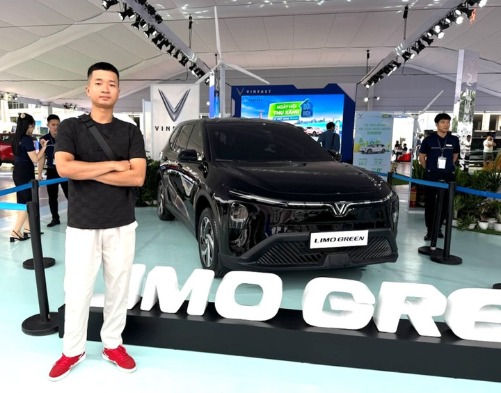 VinFast Limo Green khiến khách Việt mê mẩn tại sự kiện 'Thu xăng - Đổi điện' - 4