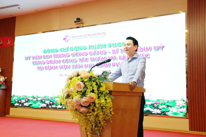 Ông Đặng Xuân Phong, Bí thư Tỉnh ủy Phú Thọ, phát biểu tại Bệnh viện Sản Nhi tỉnh Phú Thọ.