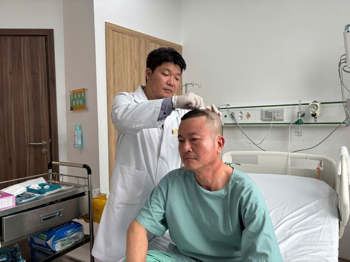 Anh Đ đã có thể trò chuyện và đi lại bình thường chỉ sau 1 ngày phẫu thuật.