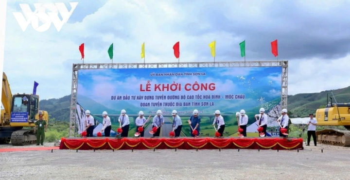 Trước đó, tuyến cao tốc Hòa Bình - Mộc Châu, đoạn tuyến thuộc địa phận tỉnh Sơn La đã được khởi công xây dựng vào ngày 18/5/2025.