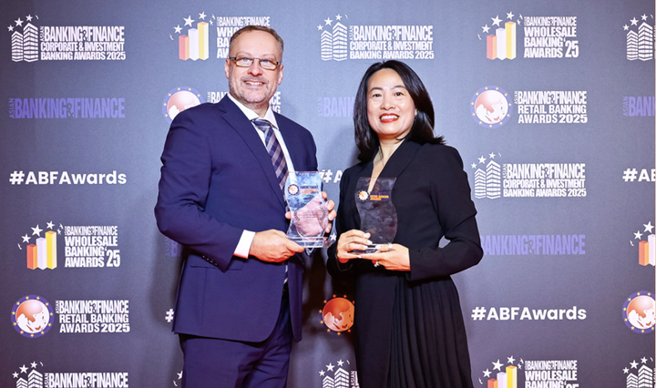 Home Credit được vinh danh với 2 hạng mục Công ty Tài chính của năm – Việt Nam và Sáng kiến Trải nghiệm Khách hàng của năm – Việt Nam. (Ảnh: Home Credit)