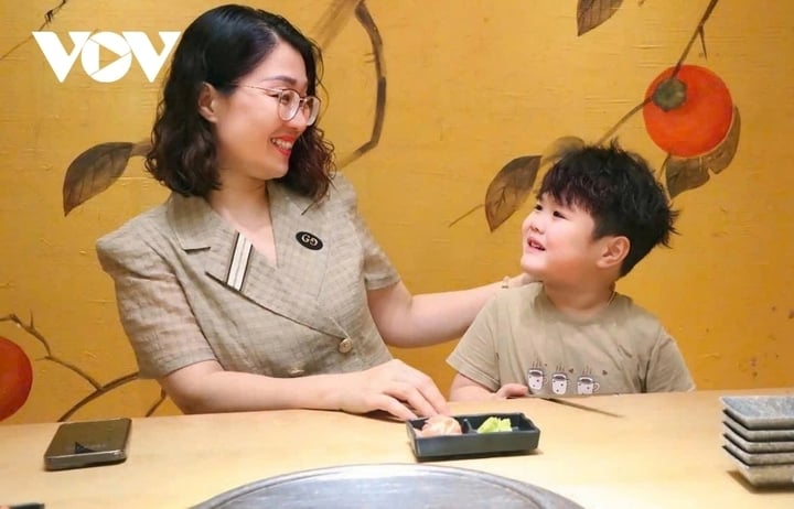 Chị Hải Yến: Cùng với quy định nhà trường cấm điện thoại thì gia đình cũng phải đồng hành.