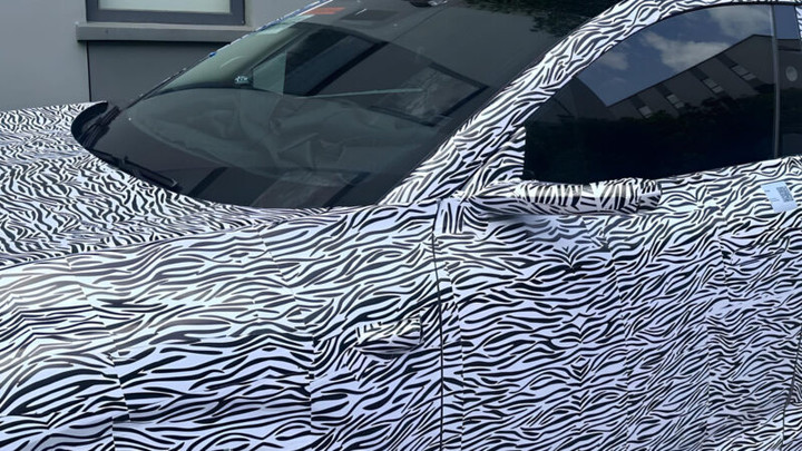 Qua hình ảnh được chụp lại cho thấy xe sẽ có trang bị gương chiếu hậu kĩ thuật số. (Nguồn: Weibo)