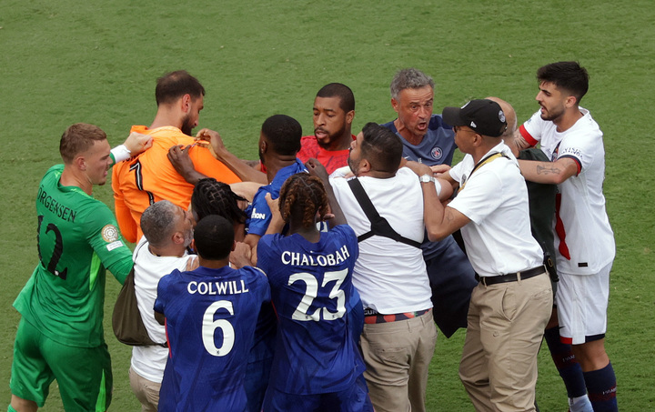 Trận chung kết giữa Chelsea và PSG kết thúc căng thẳng.