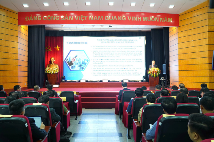 Hội nghị sơ kết Kết quả hoạt động khoa học, công nghệ, đổi mới sáng tạo và chuyển đổi số sáng ngày 14/7 (Ảnh: Nguyễn Trung)