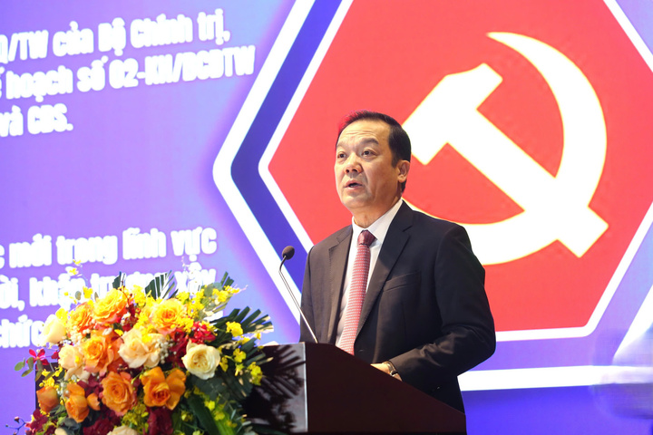 Thứ trưởng Bộ Khoa học và Công nghệ Phạm Đức Long trình bày Báo cáo Sơ kết tại hội nghị (Ảnh: Nguyễn Trung)