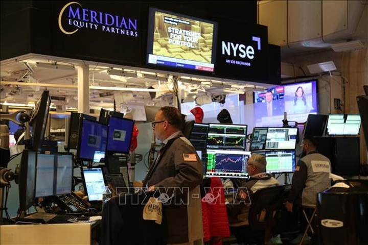 Hoạt động tại sàn giao dịch chứng khoán New York, Mỹ. (Ảnh: THX/TTXVN)