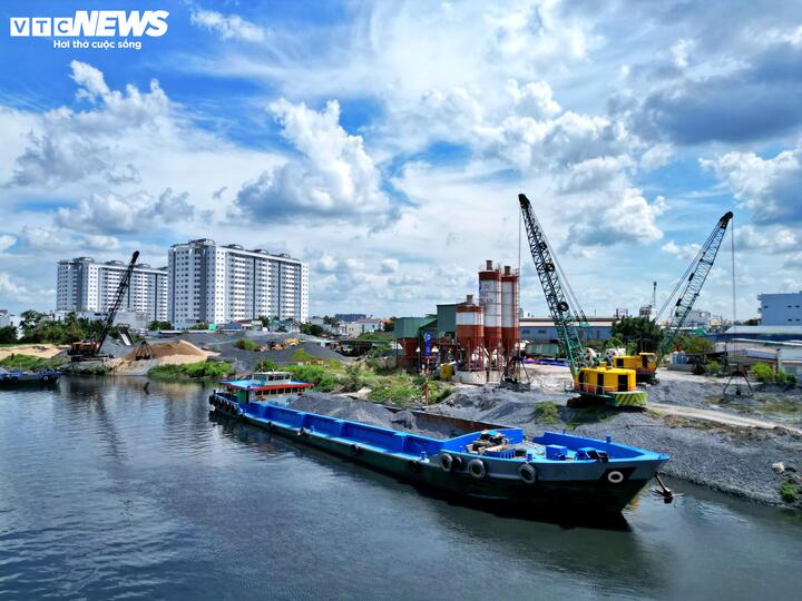 Projekt na vybudování infrastruktury a zlepšení životního prostředí v oblasti kanálu Tham Luong - Ben Cat - Nuoc Len je klíčovým projektem Ho Či Minova Města s celkovou investicí přesahující 9 000 miliard VND.