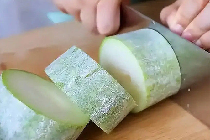 Lạm dụng nước ép sống là một sai lầm khi chế biến khiến bí đao. (Ảnh: Sohu)