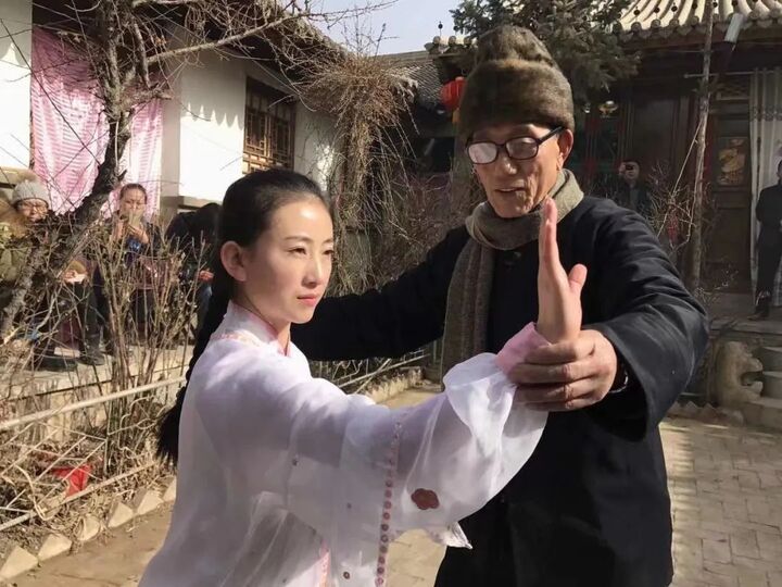 Trương Hàm Lượng học võ từ cha của mình