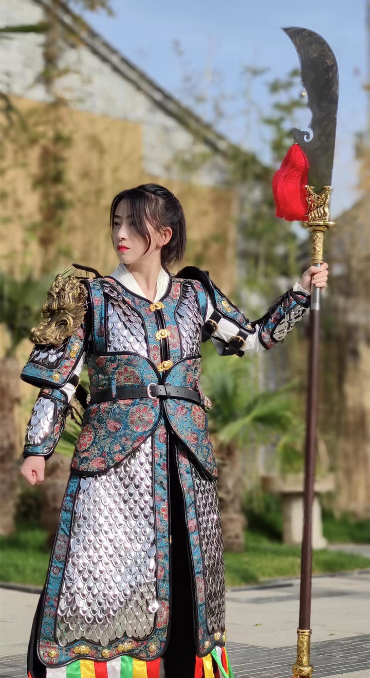Trương Hàm Lượng tốn nhiều công sức để tìm các binh khí cổ