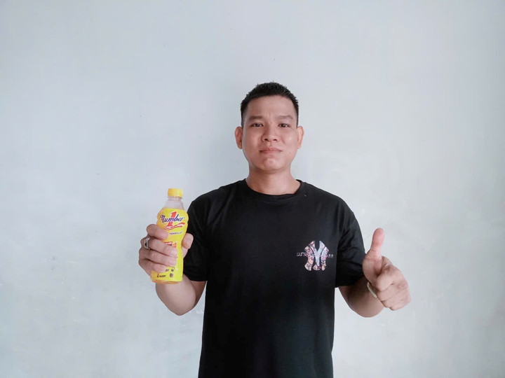 Anh Dương Khánh Tâm (sinh năm 1996, Tây Ninh) trúng giải 3 là một AirPods Max trị giá 13 triệu đồng. (Ảnh NVCC)