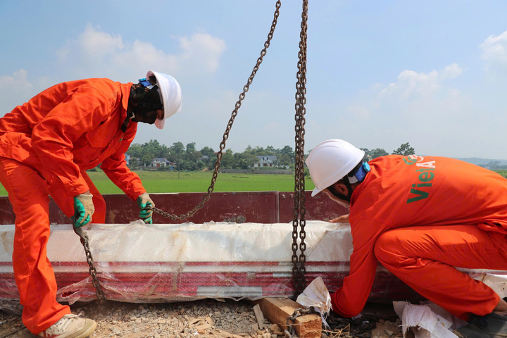 Hành trình 'vượt nắng, thắng mưa' tại Dự án đường dây 500kV Lào Cai - Vĩnh Yên - 9