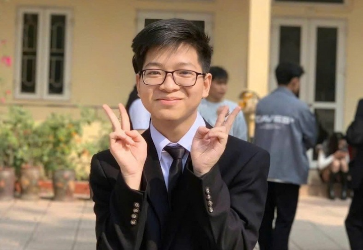 Duy phong lập cú đúp thủ khoa vào đại học. (Ảnh: NVCC)
