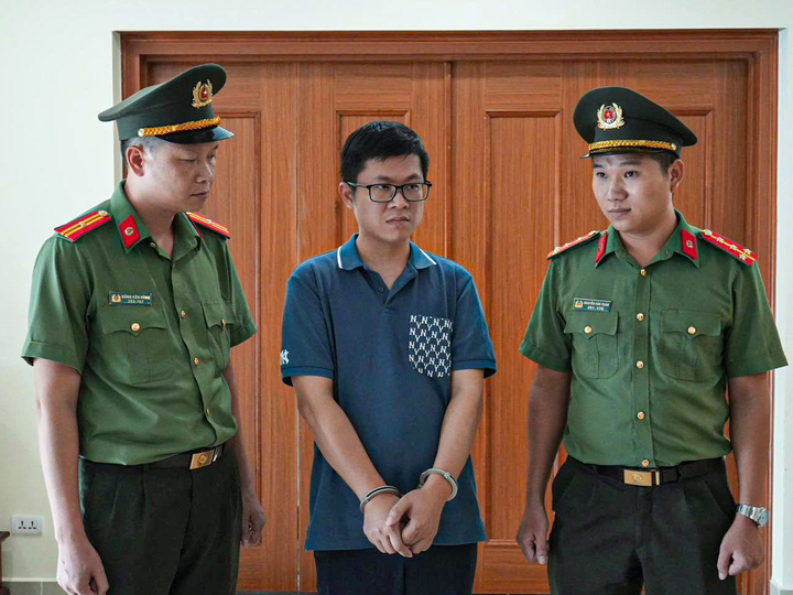 Đinh Mạnh Dũng tại cơ quan công an. (Ảnh: CACC)