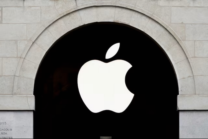 Logo của Apple tại một cửa hàng ở Paris, Pháp (Nguồn: Reuters)