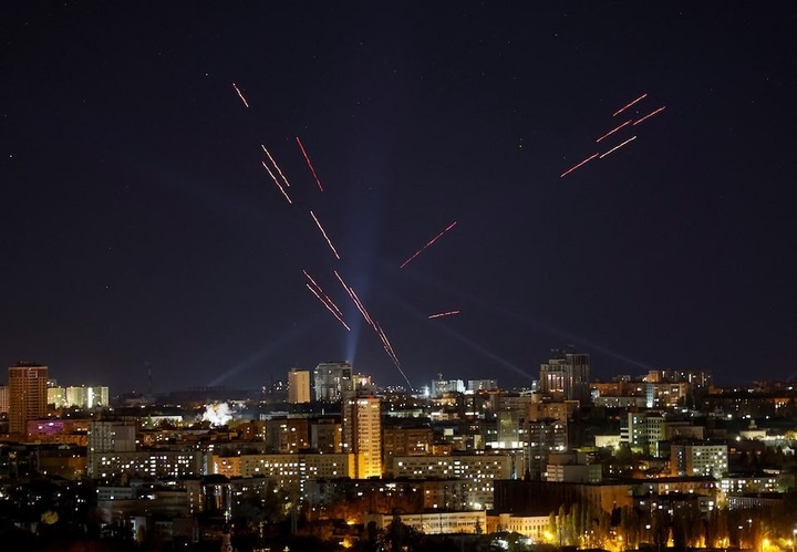 Ukraine săn lùng và bắn máy bay không người lái tại Kiev, tháng 11/2024. (Ảnh minh hoạ: Reuters)