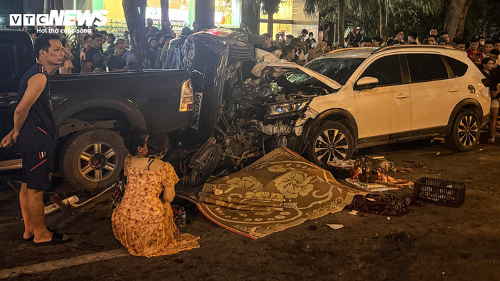 Tối 16/7, tại khu vực khu đô thị CT7K Parkview Dương Nội (phường Dương Nội, Hà Nội) xảy ra vụ tai nạn giao thông nghiêm trọng khiến 1 người tử vong và nhiều người bị thương.