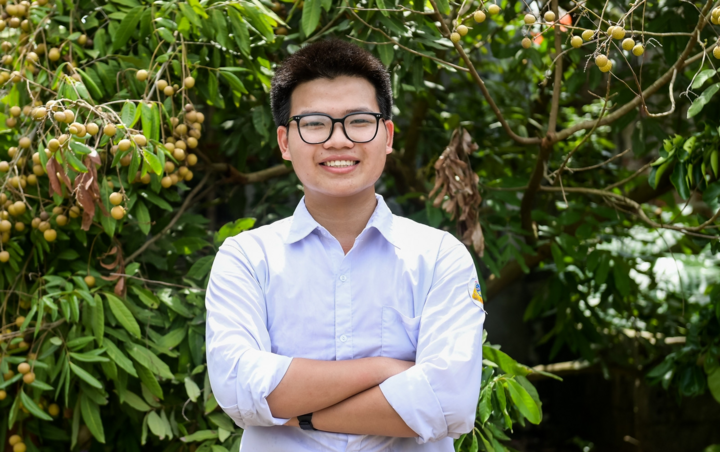 Bố phụ hồ, mẹ không biết chữ, con là thủ khoa t...