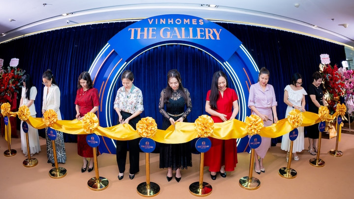 Hình ảnh cắt băng tại Lễ ký kết thoả thuận hợp tác kiến tạo khu phố thương mại hạng sang tại Vinhomes The Gallery