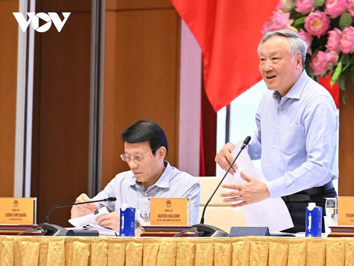 Phó Thủ tướng Thường trực Nguyễn Hòa Bình phát biểu tại hội nghị.