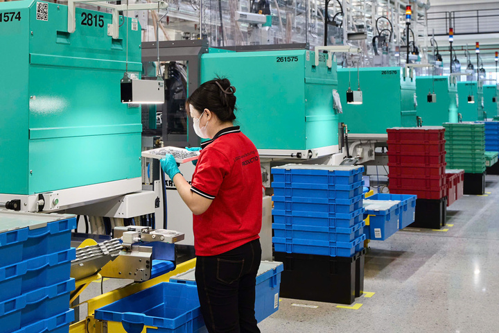 The industrial capital of Binh Duong has always been the brightest star in attracting investment and developing the manufacturing and processing industry with new technology. (Photo: N. Thanh)