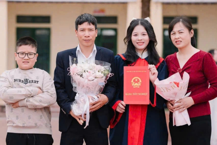Diệu Linh cùng gia đình. (Ảnh: NVCC)