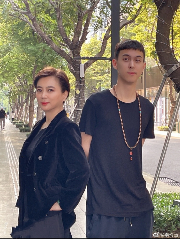 Lý Linh Ngọc hiện sống hạnh phúc và thảnh thơi bên con trai.